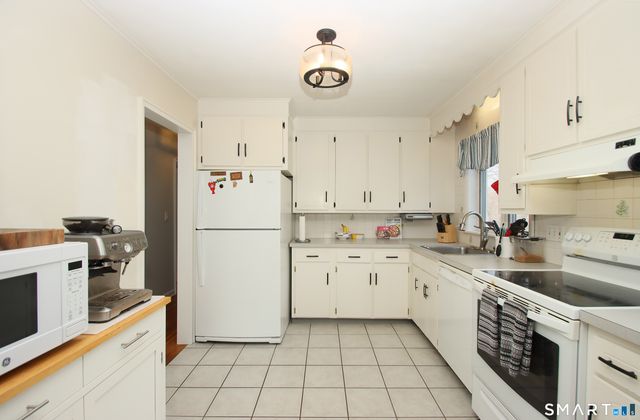 7 Bayberry Road, Cheshire, CT 06410