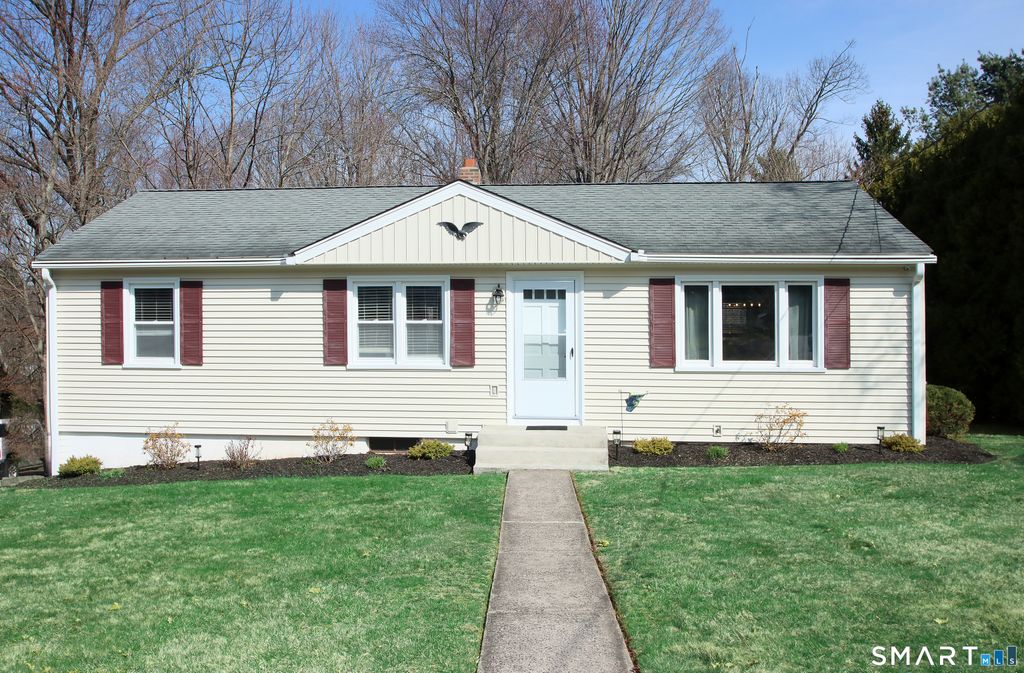 7 Bayberry Road, Cheshire, CT 06410