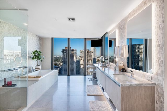 68 SE 6th Street 3711, Miami, FL 33131