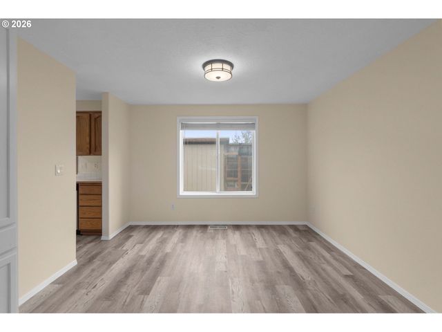 806 Se 73RD Ave, Hillsboro, OR 97123