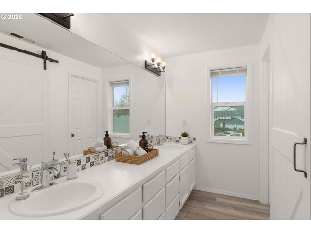 806 Se 73RD Ave, Hillsboro, OR 97123