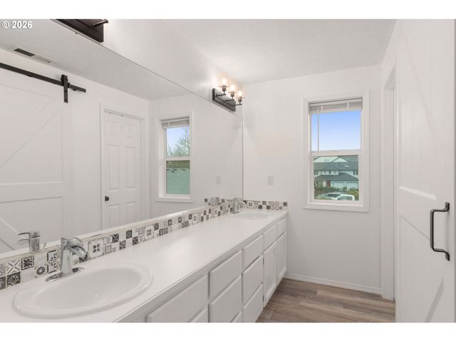 806 Se 73RD Ave, Hillsboro, OR 97123