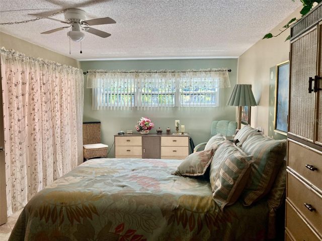 6002 OAK CREEK LANE 1925, Bradenton, FL 34210