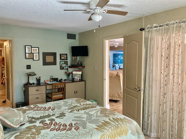 6002 OAK CREEK LANE 1925, Bradenton, FL 34210