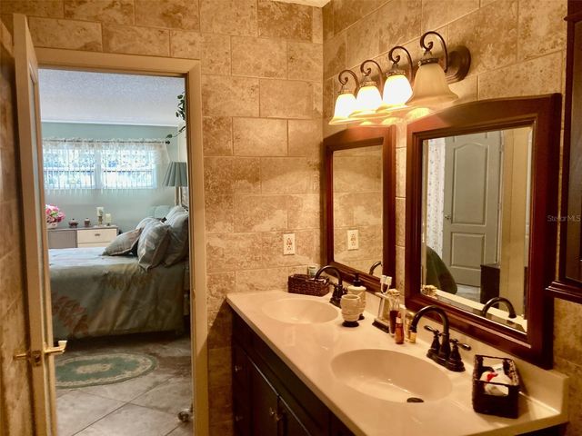 6002 OAK CREEK LANE 1925, Bradenton, FL 34210