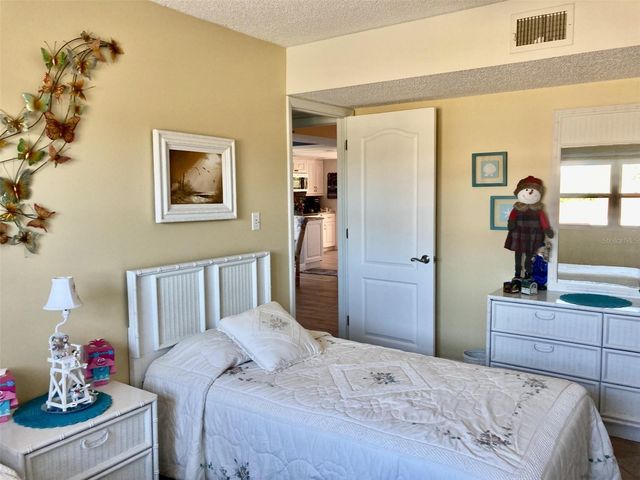 6002 OAK CREEK LANE 1925, Bradenton, FL 34210