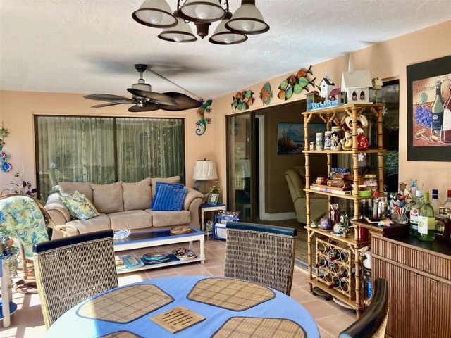 6002 OAK CREEK LANE 1925, Bradenton, FL 34210