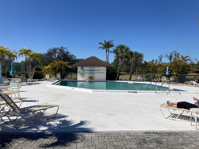 6002 OAK CREEK LANE 1925, Bradenton, FL 34210