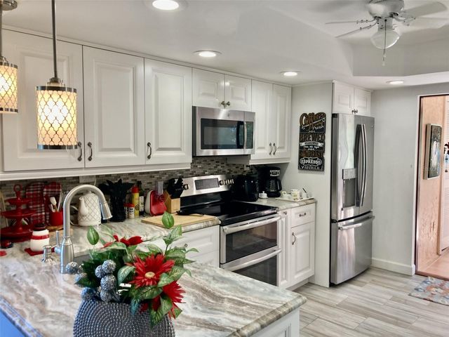 6002 OAK CREEK LANE 1925, Bradenton, FL 34210