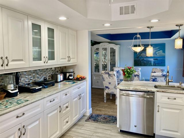 6002 OAK CREEK LANE 1925, Bradenton, FL 34210