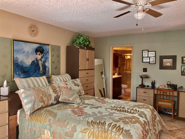 6002 OAK CREEK LANE 1925, Bradenton, FL 34210