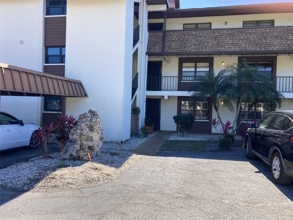 6002 OAK CREEK LANE 1925, Bradenton, FL 34210