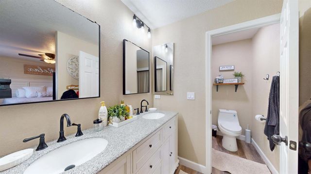 1744 Hyde Park Ln, Manteca, CA 95336