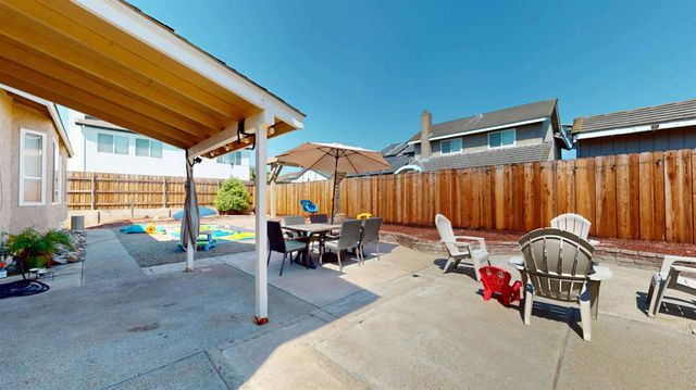 1744 Hyde Park Ln, Manteca, CA 95336