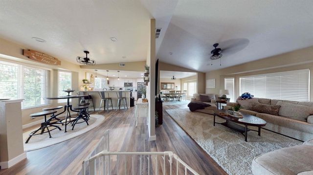 1744 Hyde Park Ln, Manteca, CA 95336