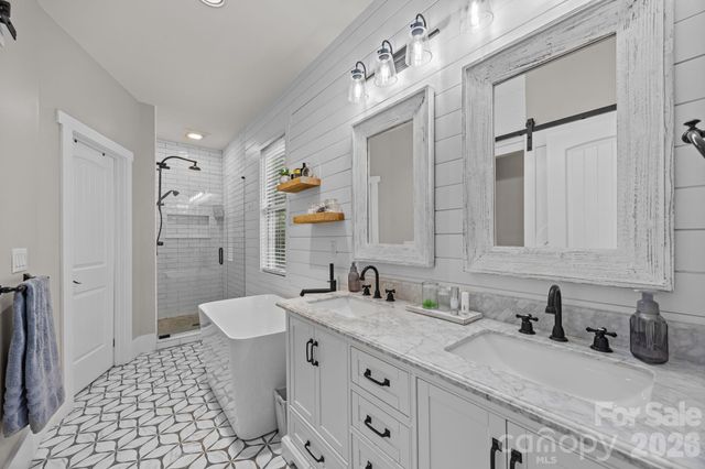 18 Oak Springs Drive, Arden, NC 28704