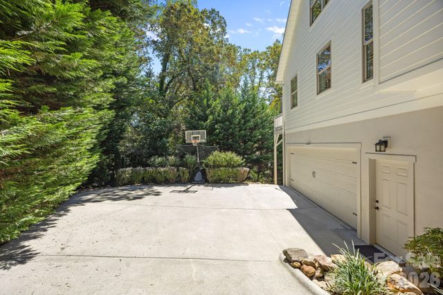 18 Oak Springs Drive, Arden, NC 28704