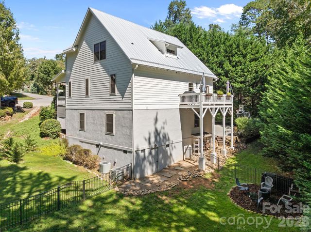 18 Oak Springs Drive, Arden, NC 28704