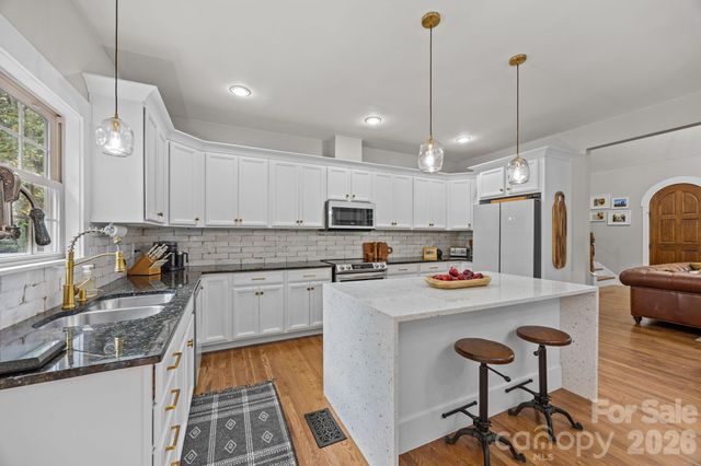 18 Oak Springs Drive, Arden, NC 28704