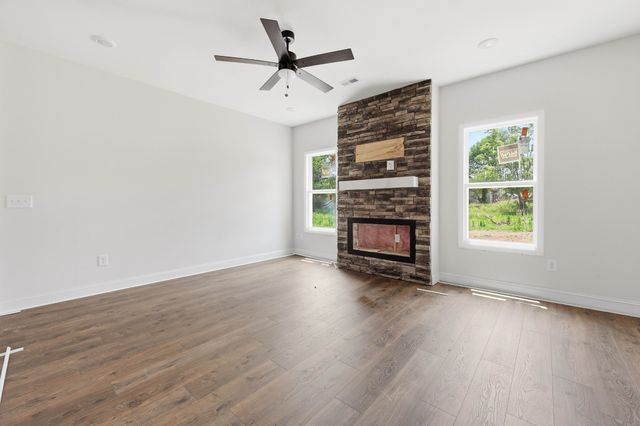 2665 Brewster Dr, Clarksville, TN 37042
