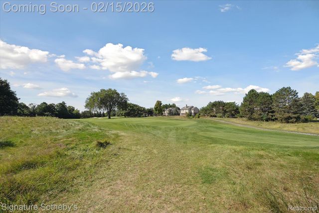 44843 Broadmoor Circle S, Northville, MI 48168