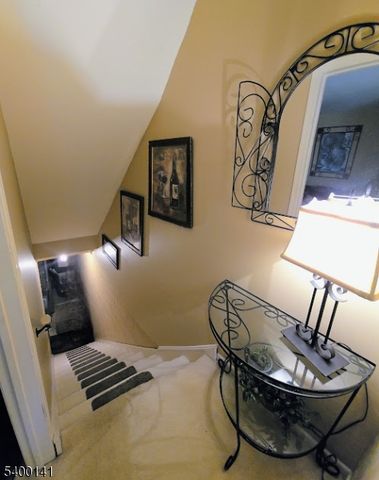 822 Poplar Ct, Raritan Twp., NJ 08822