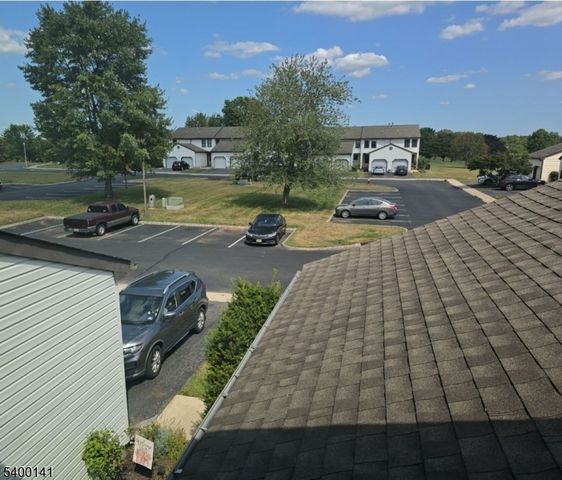 822 Poplar Ct, Raritan Twp., NJ 08822