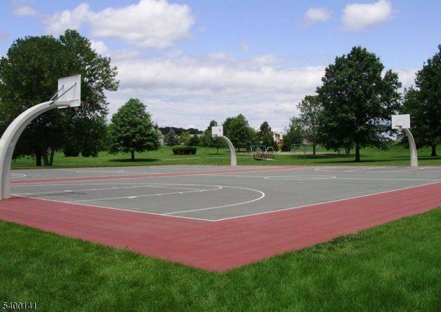 822 Poplar Ct, Raritan Twp., NJ 08822