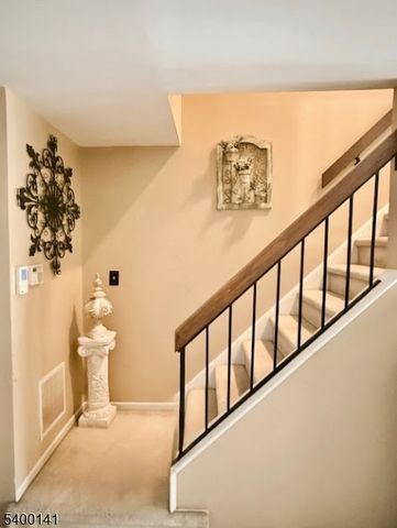 822 Poplar Ct, Raritan Twp., NJ 08822