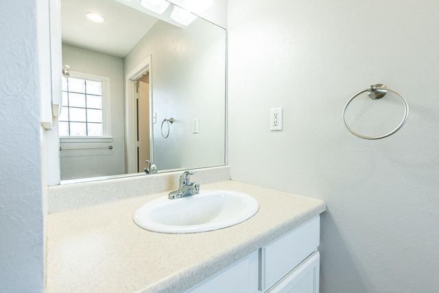 2601 33rd Street, Front, Lubbock, TX 79410