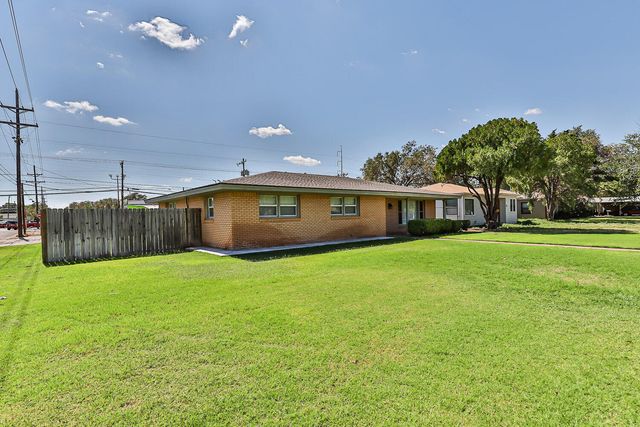 2601 33rd Street, Front, Lubbock, TX 79410