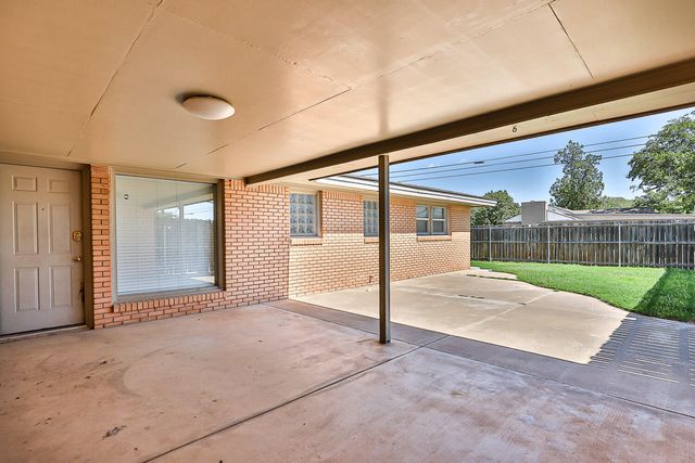 2601 33rd Street, Front, Lubbock, TX 79410
