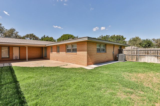 2601 33rd Street, Front, Lubbock, TX 79410