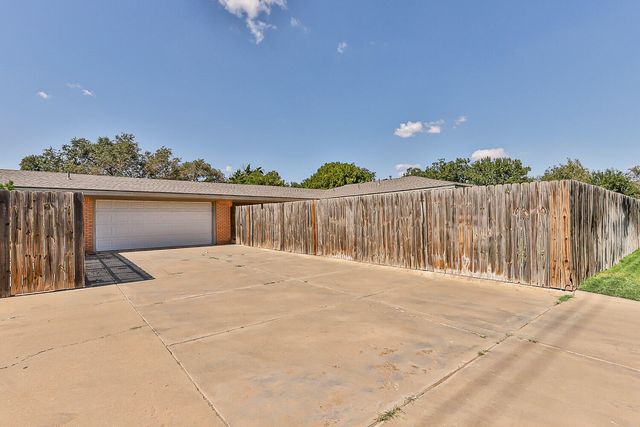 2601 33rd Street, Front, Lubbock, TX 79410