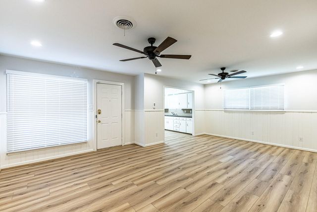 2601 33rd Street, Front, Lubbock, TX 79410