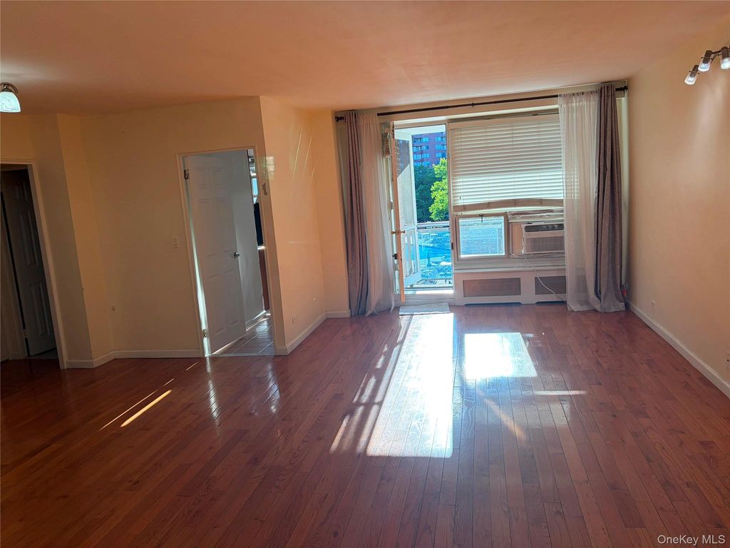 98-20 62nd Drive 3D, Rego Park, NY 11374