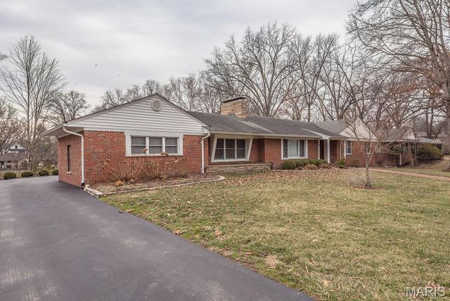 28 Woodcrest Drive, Ladue, MO 63124