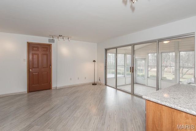 28 Woodcrest Drive, Ladue, MO 63124