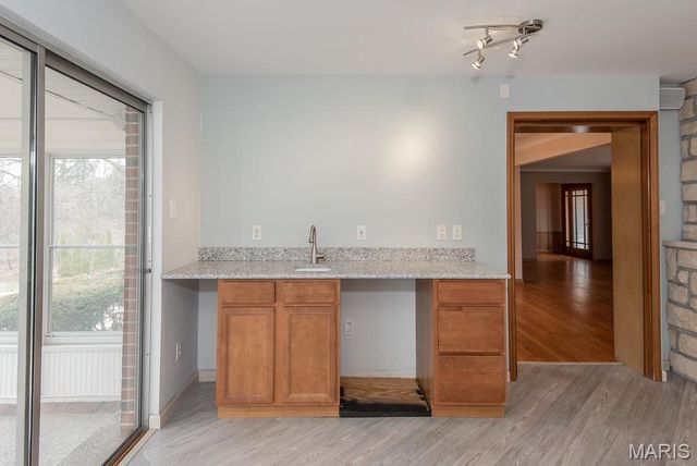 28 Woodcrest Drive, Ladue, MO 63124