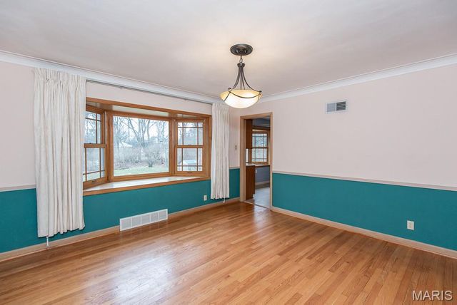 28 Woodcrest Drive, Ladue, MO 63124