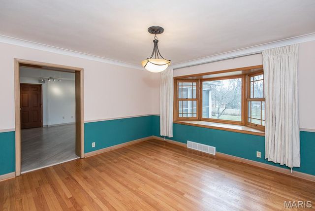 28 Woodcrest Drive, Ladue, MO 63124