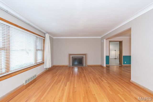 28 Woodcrest Drive, Ladue, MO 63124