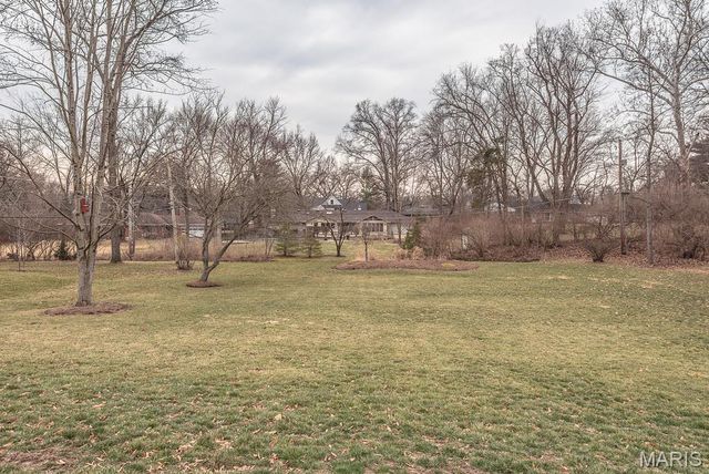 28 Woodcrest Drive, Ladue, MO 63124
