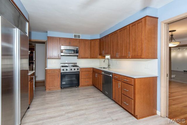 28 Woodcrest Drive, Ladue, MO 63124