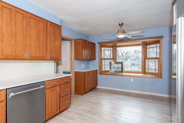 28 Woodcrest Drive, Ladue, MO 63124