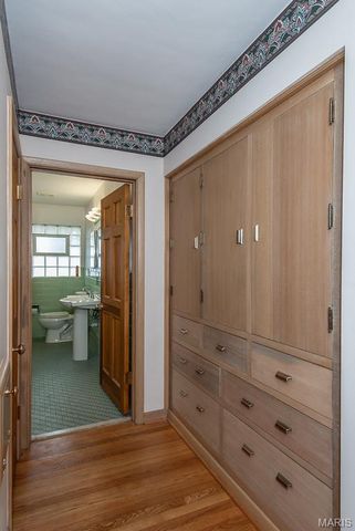 28 Woodcrest Drive, Ladue, MO 63124