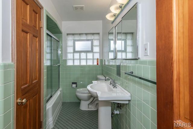 28 Woodcrest Drive, Ladue, MO 63124