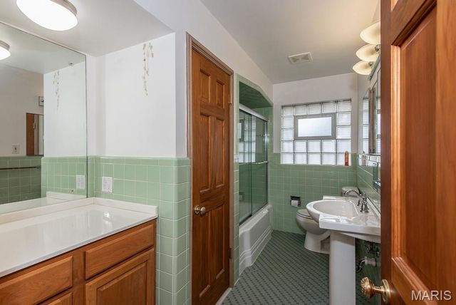 28 Woodcrest Drive, Ladue, MO 63124