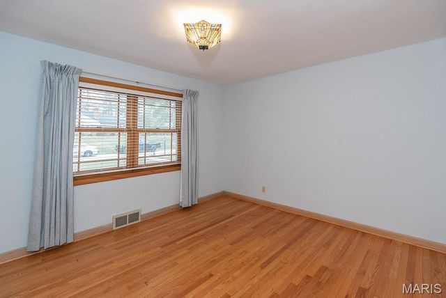 28 Woodcrest Drive, Ladue, MO 63124