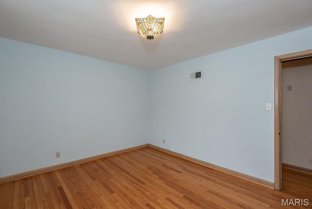 28 Woodcrest Drive, Ladue, MO 63124